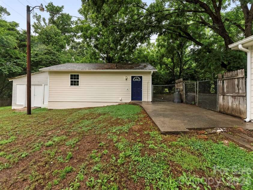 1016 Underwood Road, Matthews, NC 28104.  MLS# CAR4379507, YatesRealty ID 27632. Garage side door