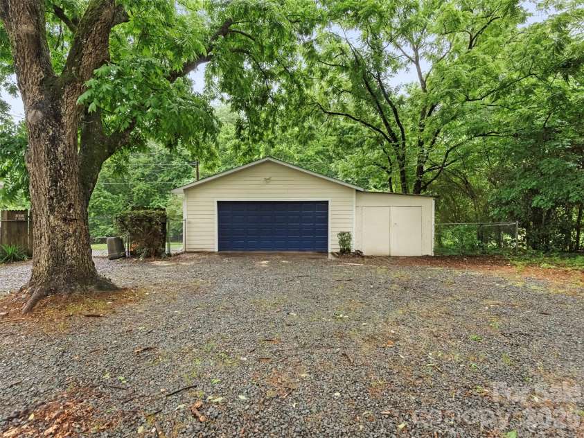 1016 Underwood Road, Matthews, NC 28104.  MLS# CAR4379507, YatesRealty ID 27632. Garage/Storage