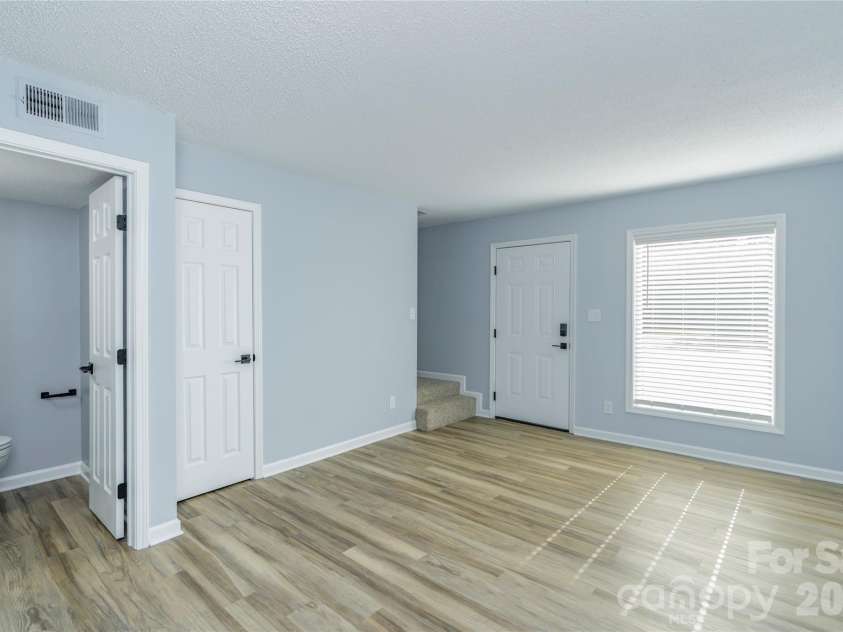 300 Charlotte Avenue, Mount Holly, NC 28120.  MLS# CAR4388531, YatesRealty ID 27634. 