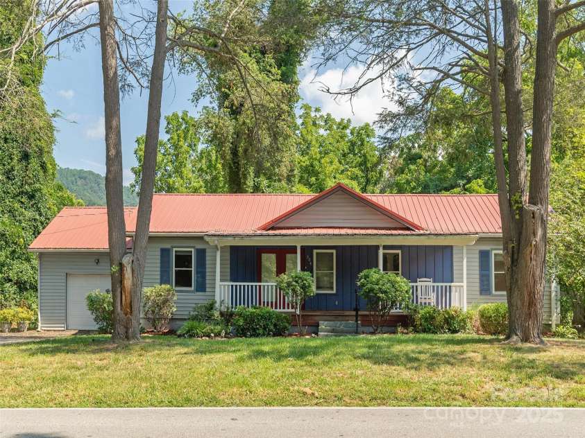 304 Old Haw Creek Road, Asheville, NC 28805.  MLS# CAR4275687, YatesRealty ID 27634. 