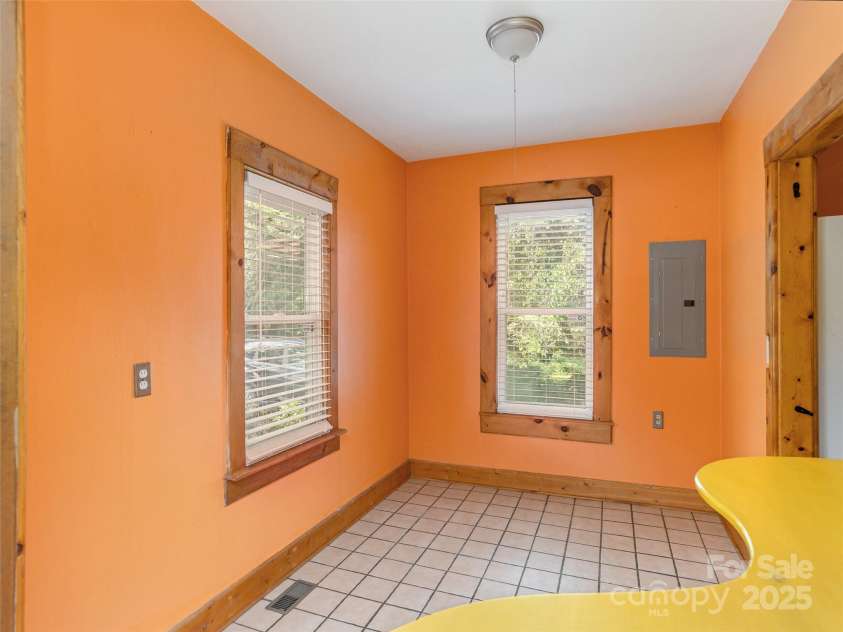 304 Old Haw Creek Road, Asheville, NC 28805.  MLS# CAR4275687, YatesRealty ID 27634. Kitchen Dining Area