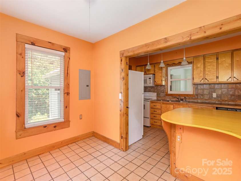 304 Old Haw Creek Road, Asheville, NC 28805.  MLS# CAR4275687, YatesRealty ID 27634. Kitchen Dining Area