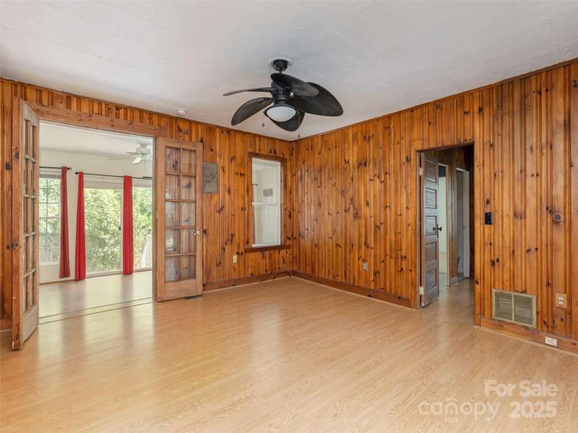304 Old Haw Creek Road, Asheville, NC 28805.  MLS# CAR4275687, YatesRealty ID 27634. Living Room