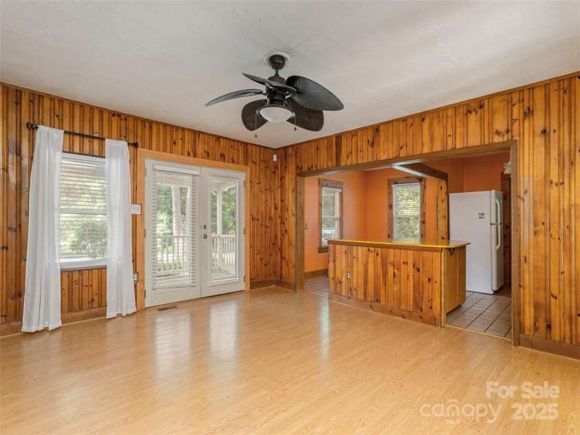 304 Old Haw Creek Road, Asheville, NC 28805.  MLS# CAR4275687, YatesRealty ID 27634. Living Room