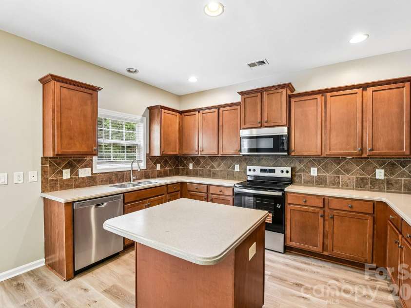 10149 Barrands Lane, Charlotte, NC 28278.  MLS# CAR4380589, YatesRealty ID 27635. 