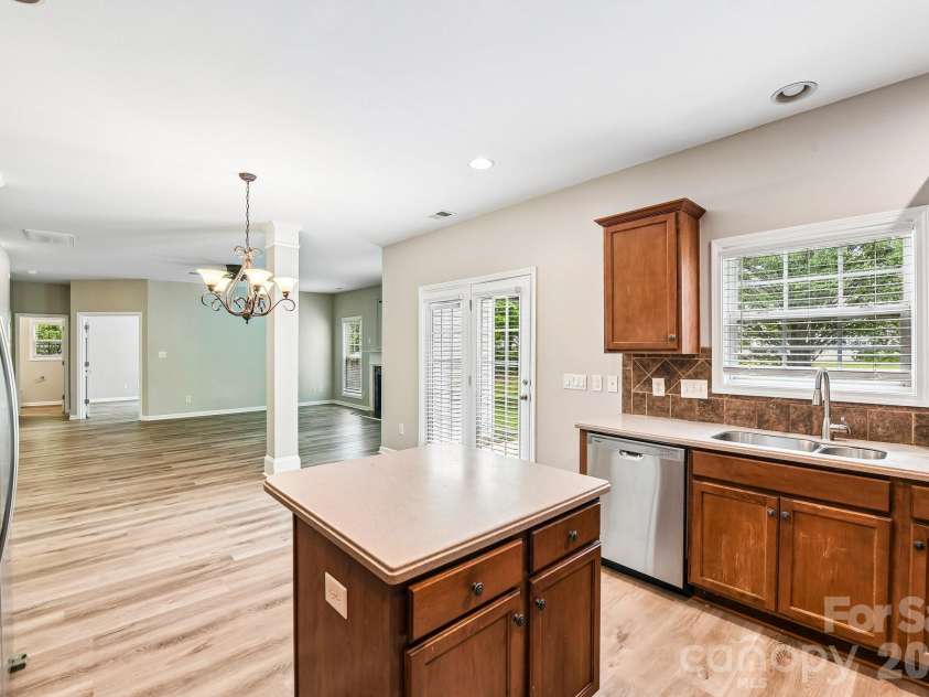 10149 Barrands Lane, Charlotte, NC 28278.  MLS# CAR4380589, YatesRealty ID 27635. 
