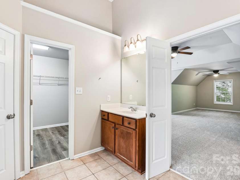 10149 Barrands Lane, Charlotte, NC 28278.  MLS# CAR4380589, YatesRealty ID 27635. 
