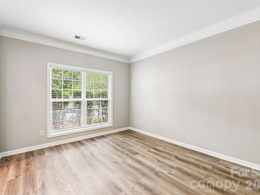 10149 Barrands Lane, Charlotte, NC 28278.  MLS# CAR4380589, YatesRealty ID 27635. A private main-level office perfect for remote work, studying, or creative projects.