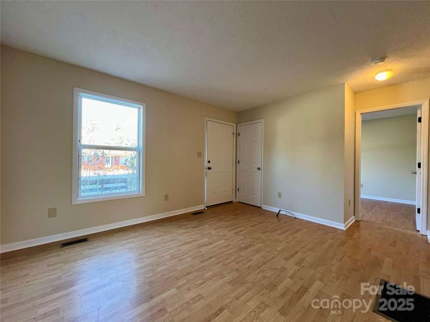 3 Wesley Branch Road, Asheville, NC 28806.  MLS# CAR4279575, YatesRealty ID 27636. 