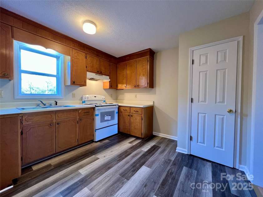 3 Wesley Branch Road, Asheville, NC 28806.  MLS# CAR4279575, YatesRealty ID 27636. 