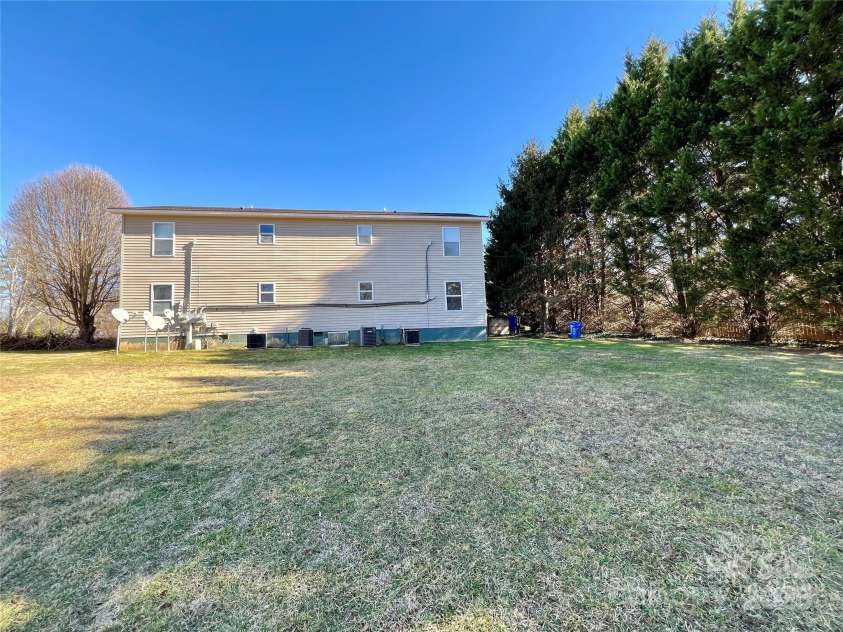 3 Wesley Branch Road, Asheville, NC 28806.  MLS# CAR4279575, YatesRealty ID 27636. 