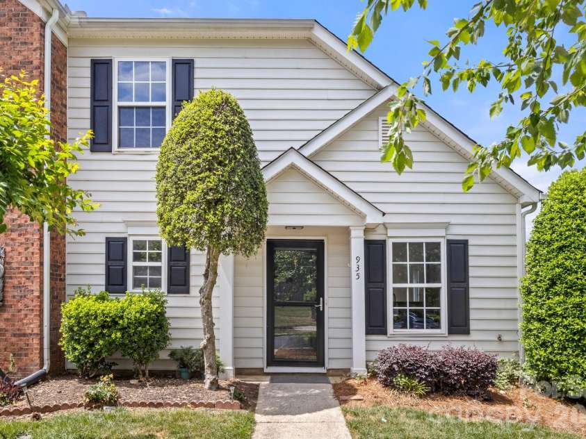 935 Heritage Parkway, Fort Mill, SC 29715.  MLS# CAR4374886, YatesRealty ID 27636. 