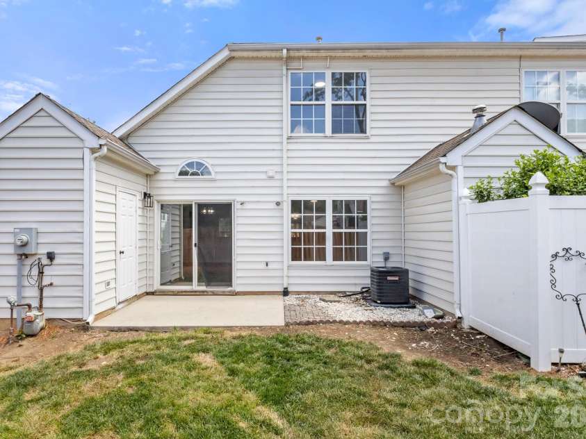 935 Heritage Parkway, Fort Mill, SC 29715.  MLS# CAR4374886, YatesRealty ID 27636. 