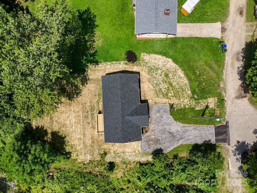 40 Pine Lane, Asheville, NC 28806.  MLS# CAR4275067, YatesRealty ID 27637. 