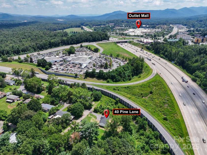 40 Pine Lane, Asheville, NC 28806.  MLS# CAR4275067, YatesRealty ID 27637. 