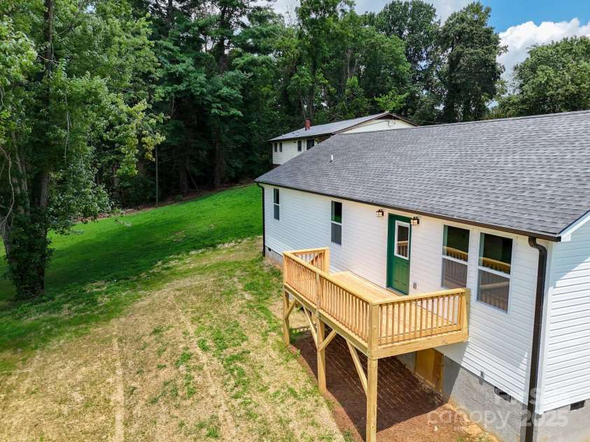 40 Pine Lane, Asheville, NC 28806.  MLS# CAR4275067, YatesRealty ID 27637. 