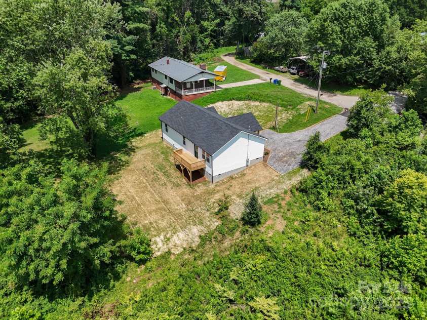 40 Pine Lane, Asheville, NC 28806.  MLS# CAR4275067, YatesRealty ID 27637. 