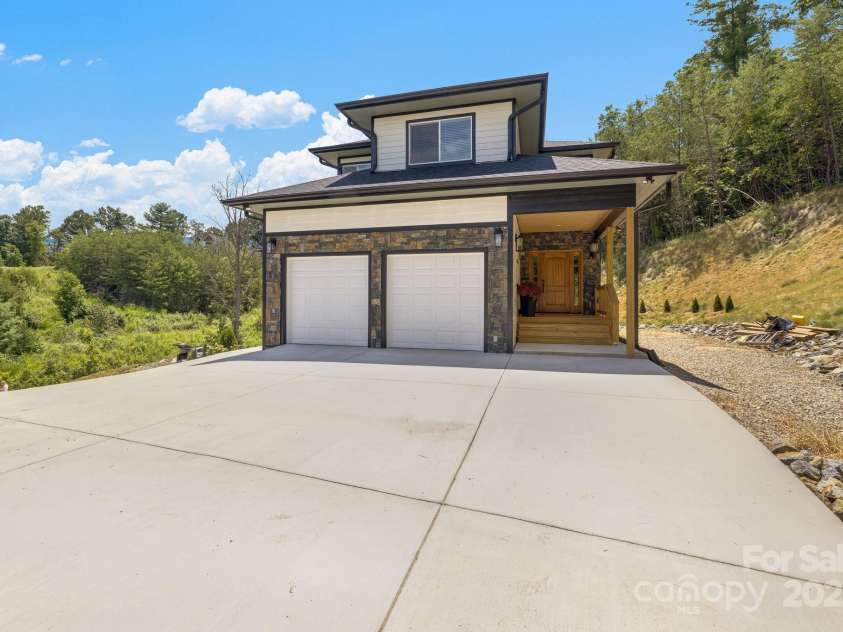 115 Nader Avenue, Weaverville, NC 28787.  MLS# CAR4282051, YatesRealty ID 27638. ENTRY VIEW
