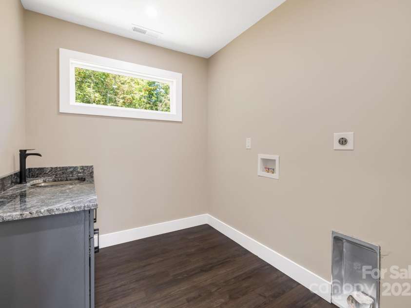 115 Nader Avenue, Weaverville, NC 28787.  MLS# CAR4282051, YatesRealty ID 27638. LAUNDRY