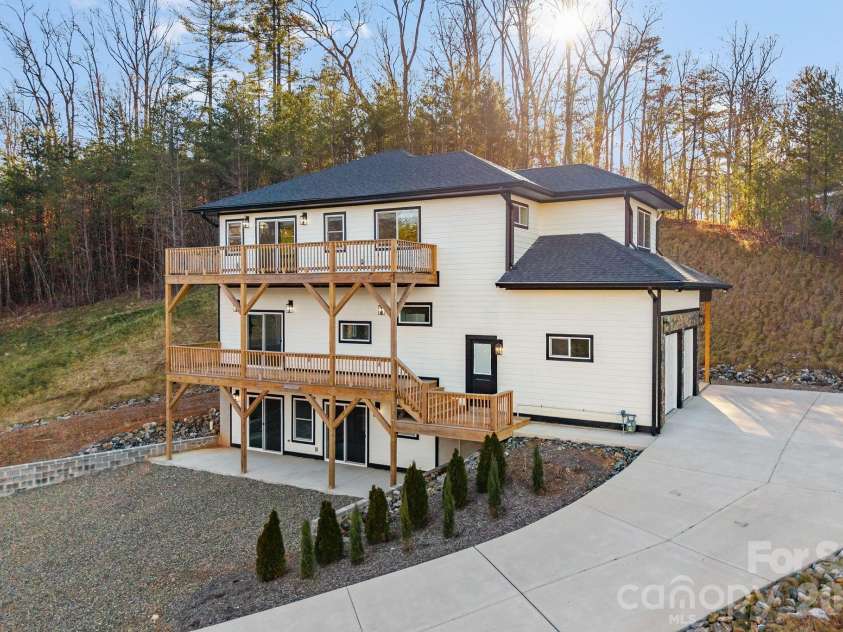 115 Nader Avenue, Weaverville, NC 28787.  MLS# CAR4336654, YatesRealty ID 27638. 