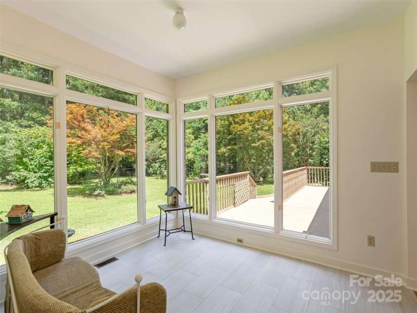 15 Oak Gate Drive, Hendersonville, NC 28739.  MLS# CAR4283581, YatesRealty ID 27639. 