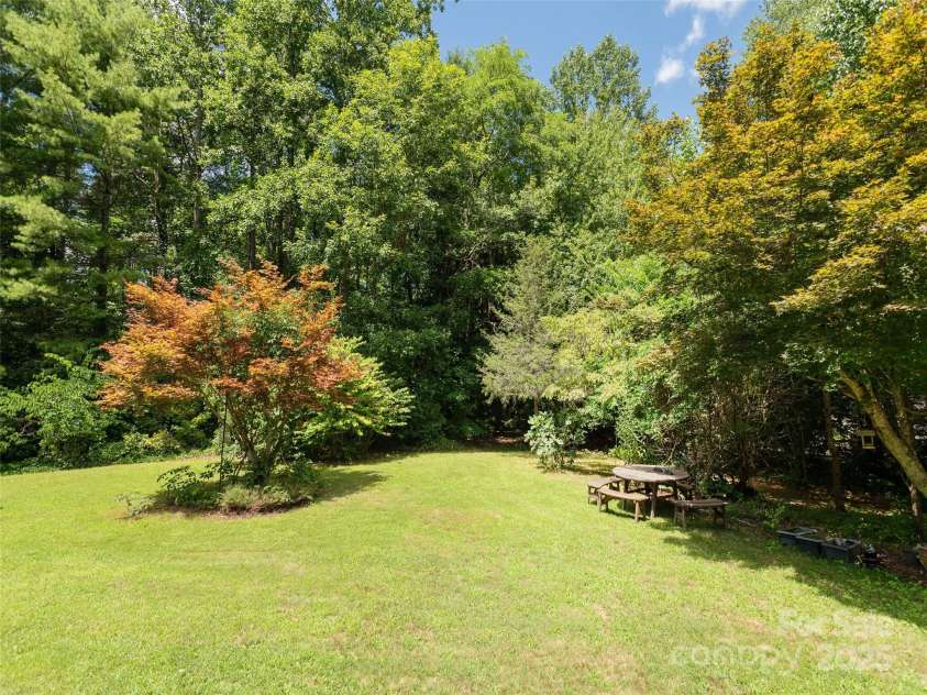 15 Oak Gate Drive, Hendersonville, NC 28739.  MLS# CAR4283581, YatesRealty ID 27639. 
