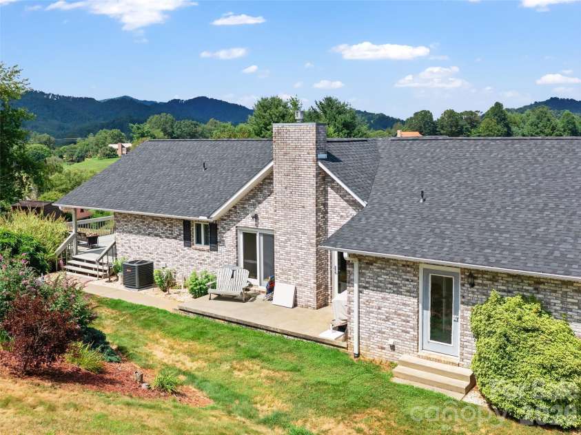 124 Dogwood Circle, Burnsville, NC 28714.  MLS# CAR4290145, YatesRealty ID 2764. 