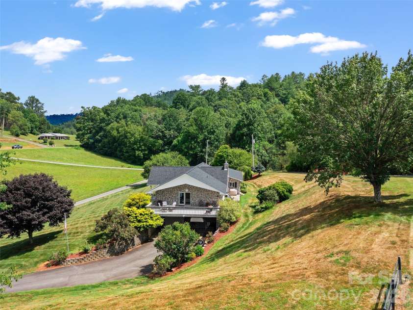 124 Dogwood Circle, Burnsville, NC 28714.  MLS# CAR4290145, YatesRealty ID 2764. HOME LOCATED IN ROLLING HILLS ESTATES ESTATES WITH NO HOA
