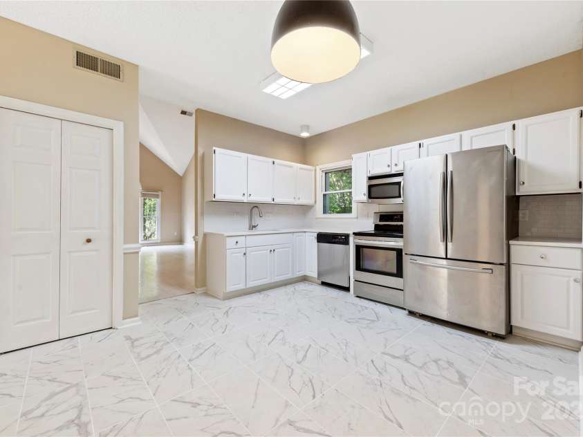 9423 Fairmead Drive, Charlotte, NC 28269.  MLS# CAR4302569, YatesRealty ID 2764. 