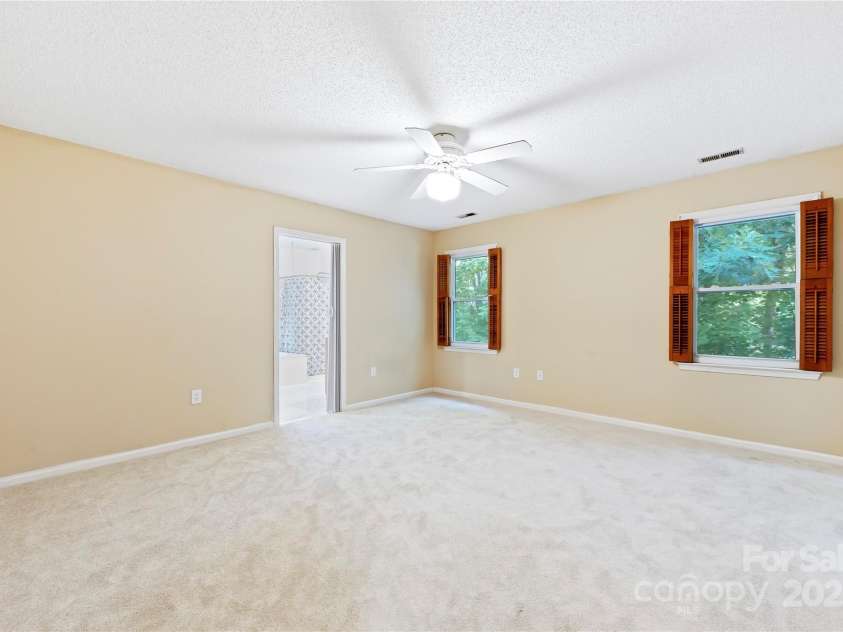 9423 Fairmead Drive, Charlotte, NC 28269.  MLS# CAR4302569, YatesRealty ID 2764. 