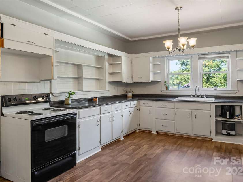 205 Abington Road, Lenoir, NC 28645.  MLS# CAR4283509, YatesRealty ID 27640. 