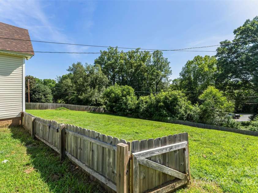 205 Abington Road, Lenoir, NC 28645.  MLS# CAR4283509, YatesRealty ID 27640. 