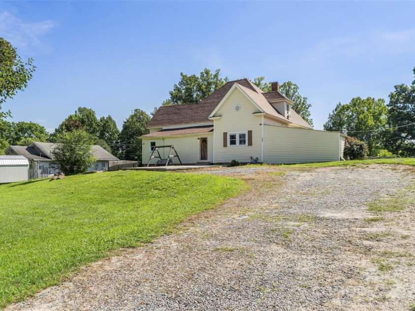 205 Abington Road, Lenoir, NC 28645.  MLS# CAR4283509, YatesRealty ID 27640. 