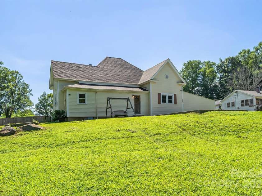 205 Abington Road, Lenoir, NC 28645.  MLS# CAR4283509, YatesRealty ID 27640. 