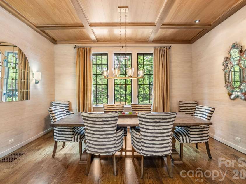85 Chauncey Circle, Asheville, NC 28803.  MLS# CAR4378416, YatesRealty ID 27640. An inviting dining room designed for everything from intimate dinners to unforgettable celebrations.
