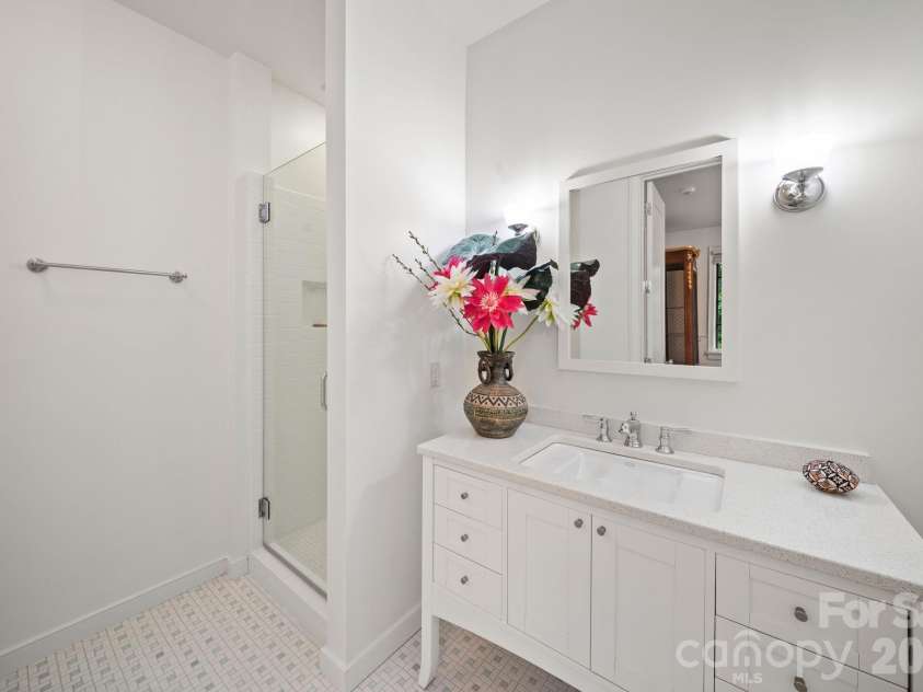 85 Chauncey Circle, Asheville, NC 28803.  MLS# CAR4378416, YatesRealty ID 27640. Ensuite bath