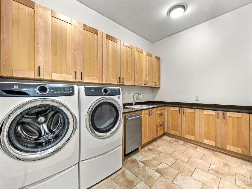 85 Chauncey Circle, Asheville, NC 28803.  MLS# CAR4420374, YatesRealty ID 27640. 