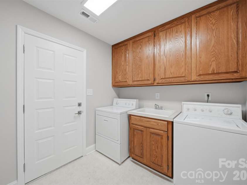 3677 Rock Bridge Drive, Conover, NC 28613.  MLS# CAR4384061, YatesRealty ID 27641. 