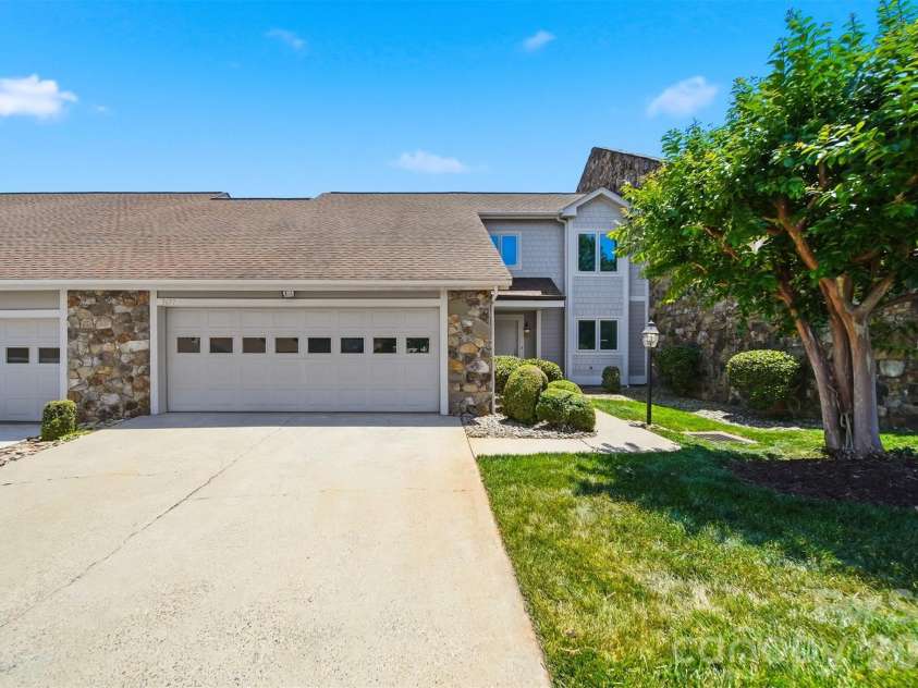3677 Rock Bridge Drive, Conover, NC 28613.  MLS# CAR4384061, YatesRealty ID 27641. 
