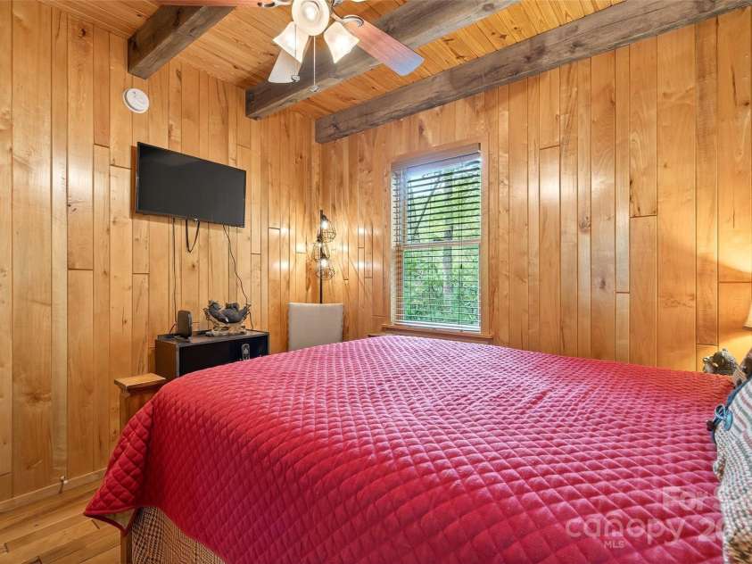 70 Rebel Run, Linville Falls, NC 28647.  MLS# CAR4283218, YatesRealty ID 27641. 