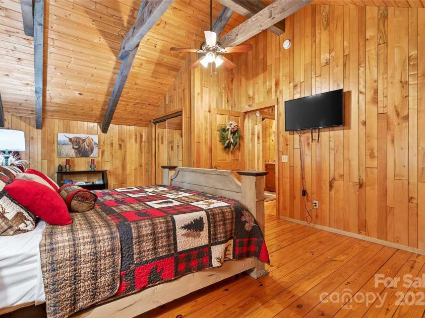 70 Rebel Run, Linville Falls, NC 28647.  MLS# CAR4283218, YatesRealty ID 27641. 