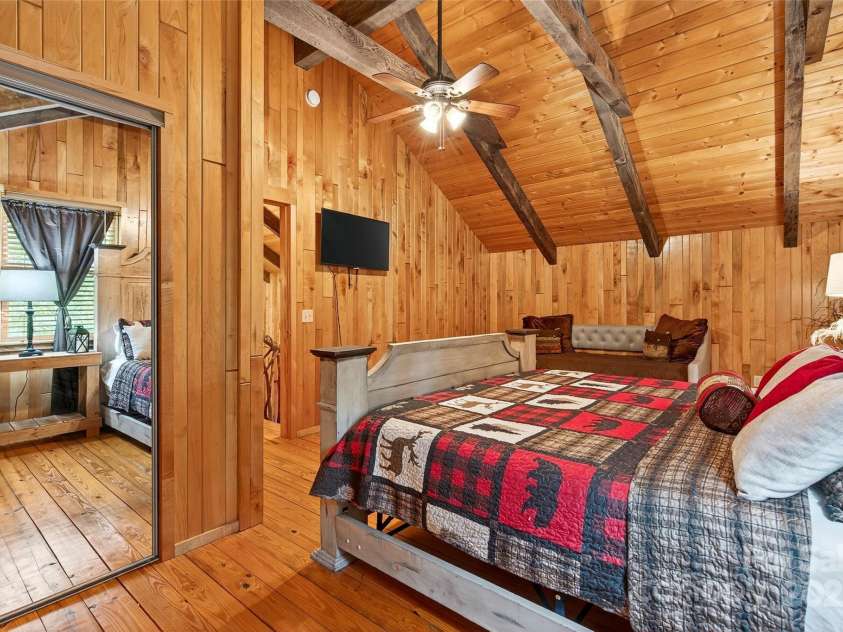 70 Rebel Run, Linville Falls, NC 28647.  MLS# CAR4283218, YatesRealty ID 27641. 