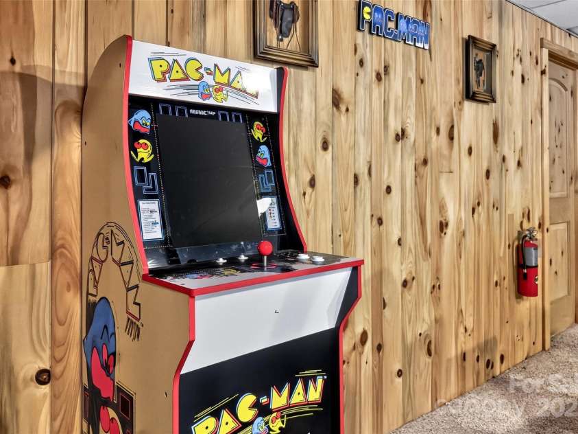 70 Rebel Run, Linville Falls, NC 28647.  MLS# CAR4283218, YatesRealty ID 27641. 