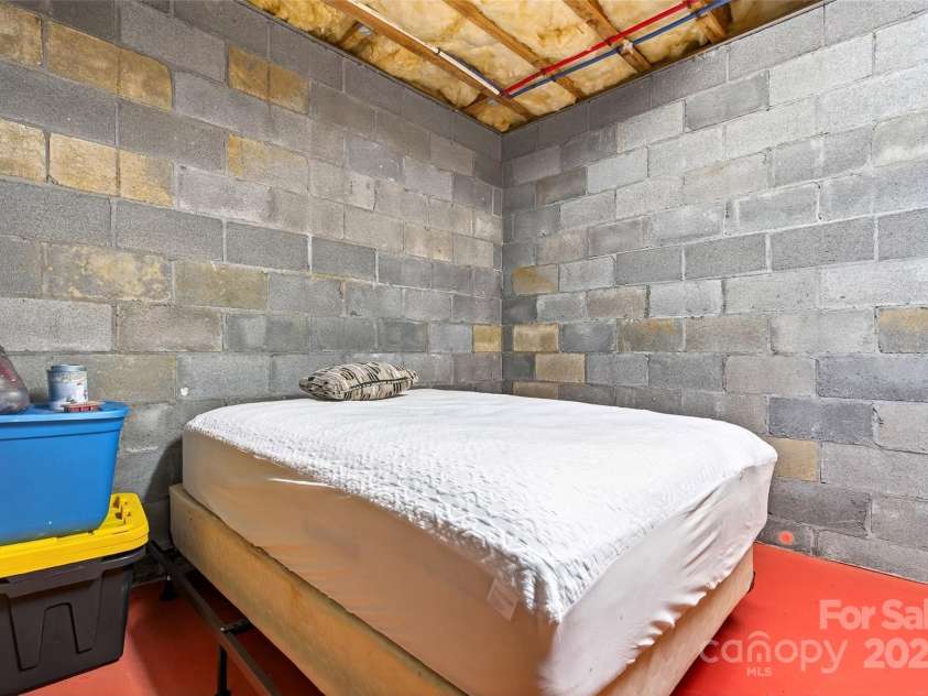 70 Rebel Run, Linville Falls, NC 28647.  MLS# CAR4283218, YatesRealty ID 27641. 