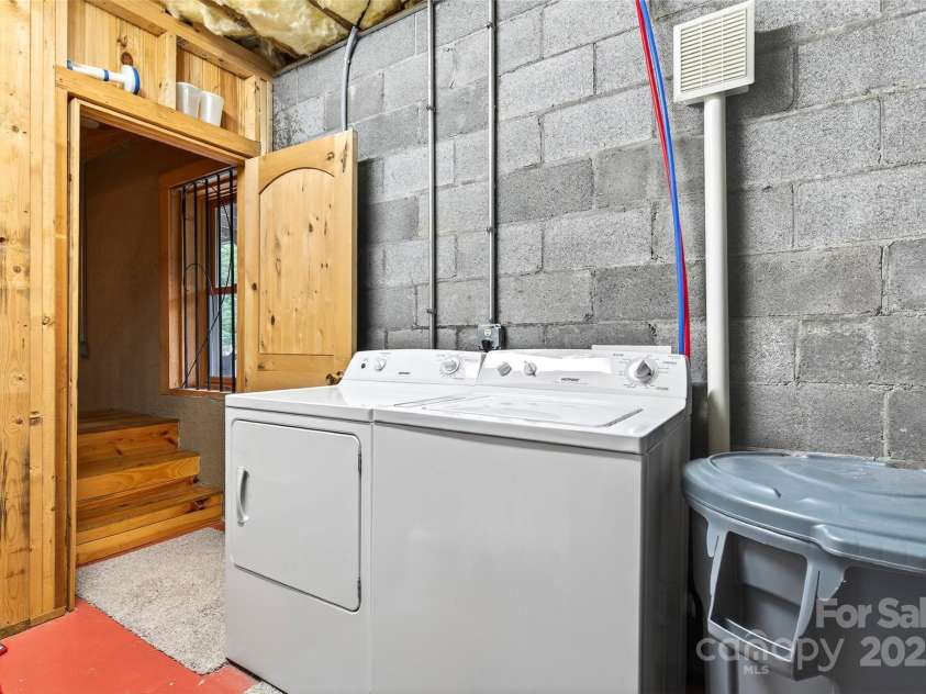 70 Rebel Run, Linville Falls, NC 28647.  MLS# CAR4283218, YatesRealty ID 27641. 