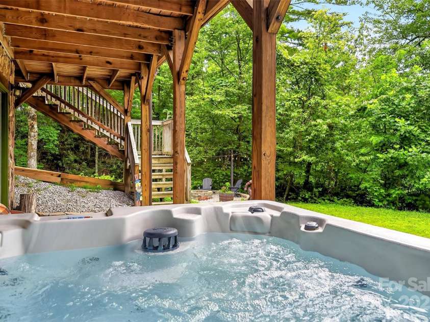 70 Rebel Run, Linville Falls, NC 28647.  MLS# CAR4283218, YatesRealty ID 27641. 