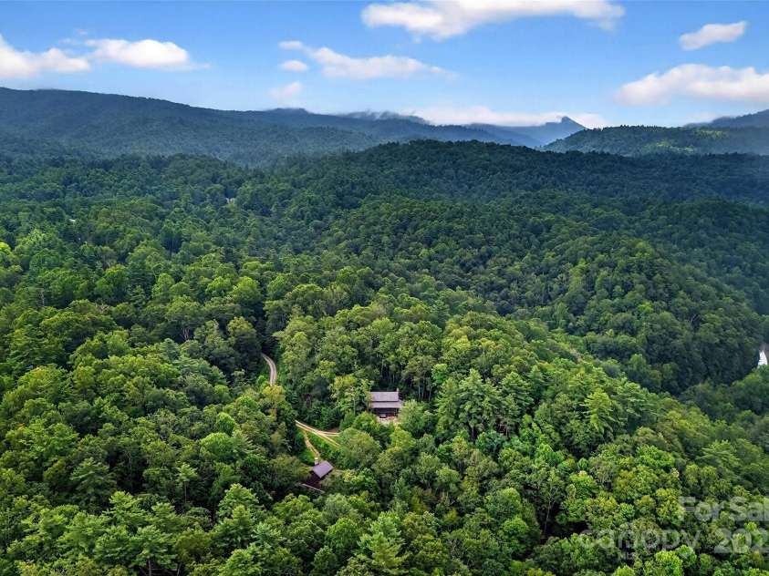 70 Rebel Run, Linville Falls, NC 28647.  MLS# CAR4283218, YatesRealty ID 27641. 