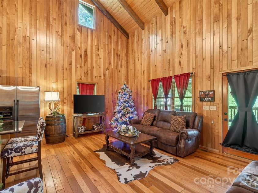 70 Rebel Run, Linville Falls, NC 28647.  MLS# CAR4283218, YatesRealty ID 27641. 