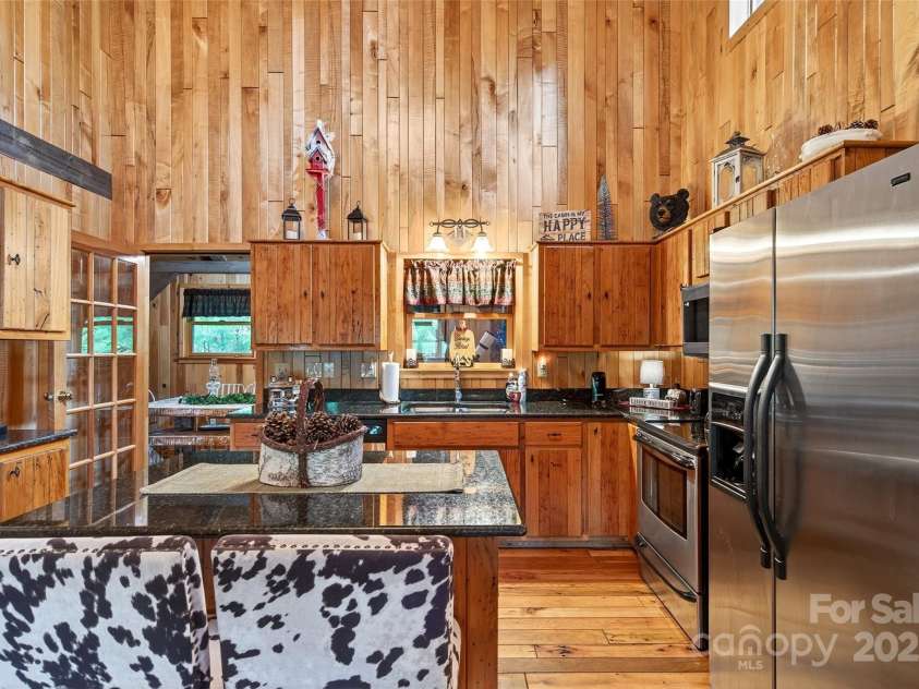 70 Rebel Run, Linville Falls, NC 28647.  MLS# CAR4283218, YatesRealty ID 27641. 