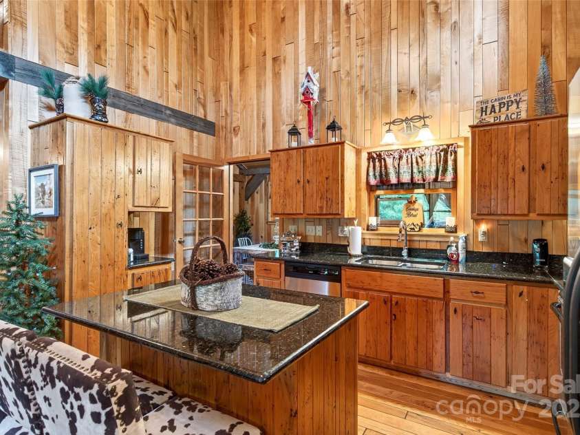 70 Rebel Run, Linville Falls, NC 28647.  MLS# CAR4283218, YatesRealty ID 27641. 